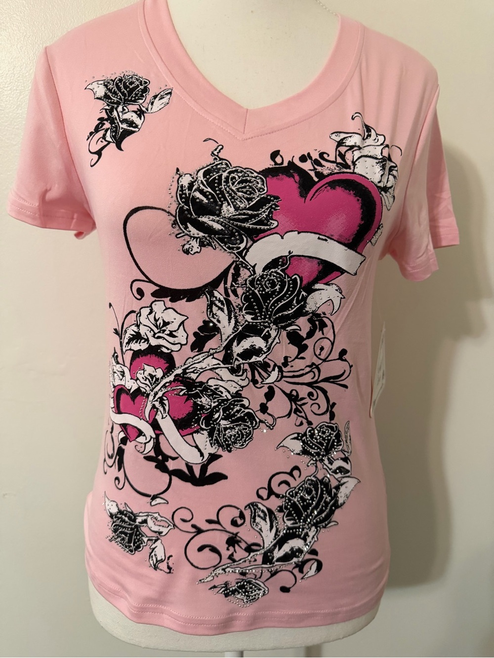Y2K Pink V-Neck Graphic Heart & Rose Tee
